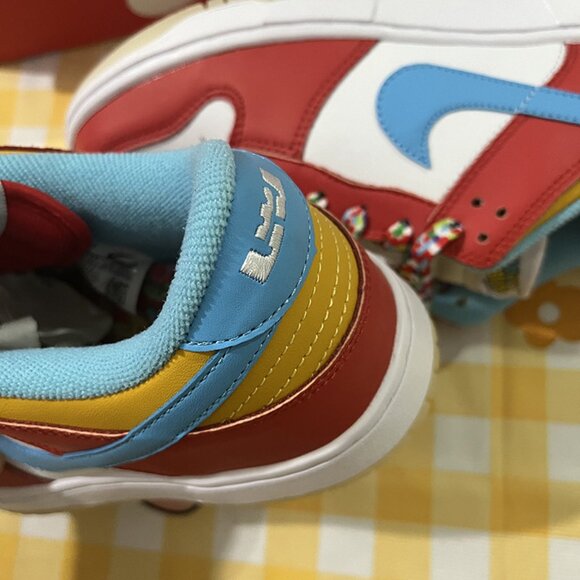 Nike SB Red Sneakers - Picture 5 of 6